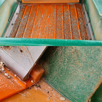 5 Layer Vibrating Screen with 1040mm x 700mm Dimensions and High Wear Resistance for Material Separation