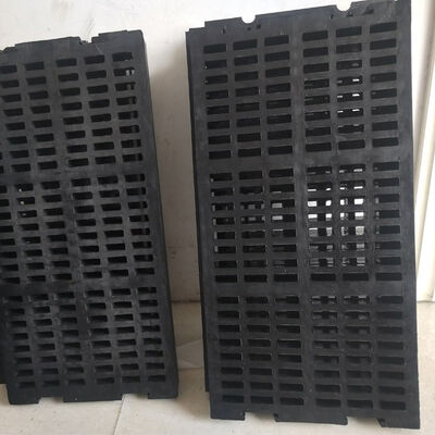 Black Cololr Excellent Rubber Screen Panels 40*8mm For Industrial Vibrating Screens
