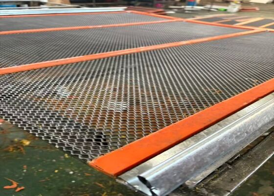 Mining Self Cleaning Screen Mesh for Sticky Material Separation