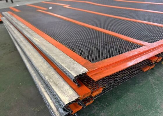 Self Cleaning Vibrating Screen Mesh for Coal Processing Plants